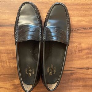 Weejuns Women’s Black Penny Loafers